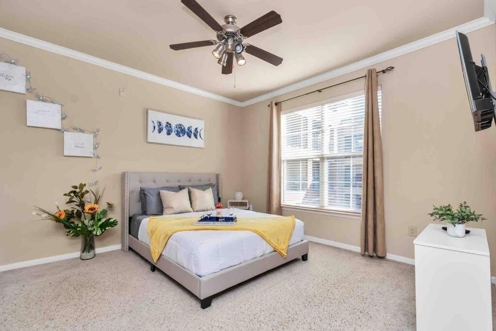 Modern Condo Near Texas Medical Center W Free Parking Houston Exterior photo